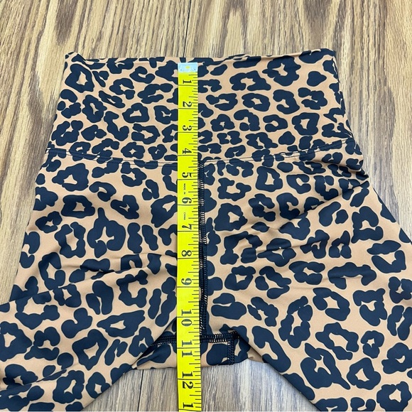 NEW Beach Riot Leopard Set: Twist Top + Piper Legging in Leopard - Picture 9 of 12